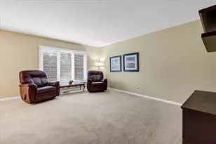 1525 Mayfield Ln, Hoffman Estates, IL 60169 - Photo 6