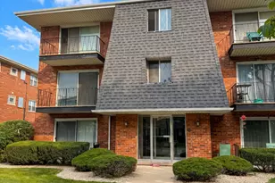 10936 S Keating Ave, Oak Lawn, IL 60453 - Photo 2