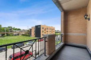 4417 S Calumet Ave, Chicago, IL 60653 - Photo 6