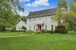 702 Cambridge Dr, Paxton, IL 60957 - Photo 2