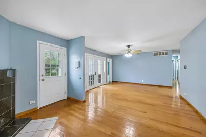 670 Lakeview Lane, Hoffman Estates, IL 60169 - Photo 12