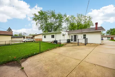670 Lakeview Lane, Hoffman Estates, IL 60169 - Photo 2