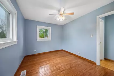670 Lakeview Lane, Hoffman Estates, IL 60169 - Photo 30