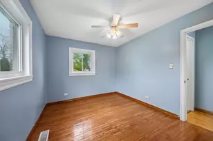 670 Lakeview Ln, Hoffman Estates, IL 60169 - Photo 30