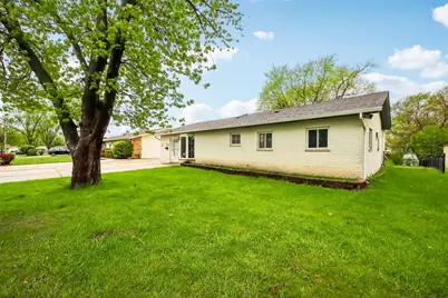 670 Lakeview Lane, Hoffman Estates, IL 60169 - Photo 4