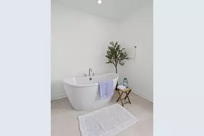 1648 W Division Street #110, Chicago, IL 60622 - Photo 16
