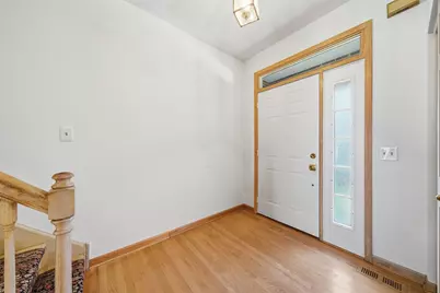 4262 W Thorndale Avenue, Chicago, IL 60646 - Photo 2