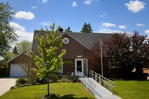 842 N Memorial Dr, Chicago Heights, IL 60411 - Photo 1
