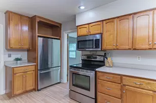 2425 Commonwealth Ave, Joliet, IL 60435 - Photo 8