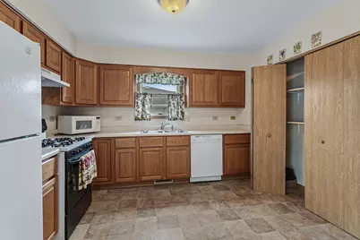 2465 Red Oak Trail, Crest Hill, IL 60403 - Photo 4