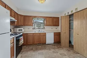 2465 Red Oak Trail, Crest Hill, IL 60403 - Photo 4