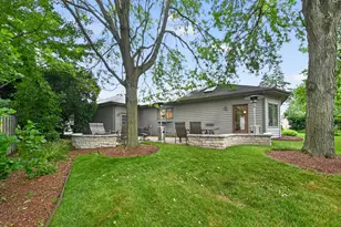 135 Hawkins Cir, Wheaton, IL 60189 - Photo 28