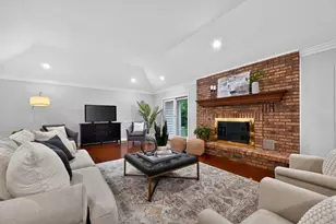 135 Hawkins Cir, Wheaton, IL 60189 - Photo 4