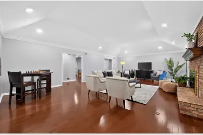 135 Hawkins Circle, Wheaton, IL 60189 - Photo 6