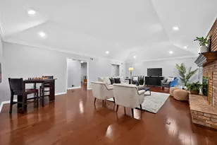 135 Hawkins Cir, Wheaton, IL 60189 - Photo 6