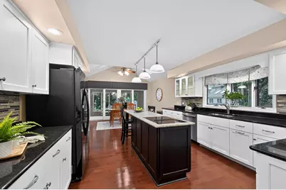 135 Hawkins Circle, Wheaton, IL 60189 - Photo 8