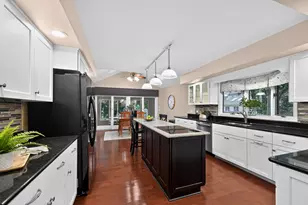 135 Hawkins Cir, Wheaton, IL 60189 - Photo 8