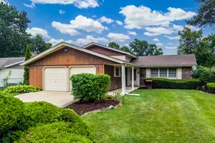 135 Jeffery Ln, Schaumburg, IL 60193 - Photo 1