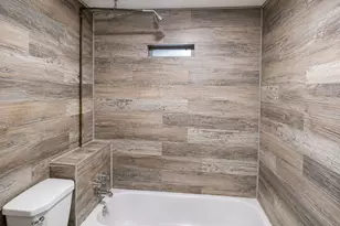 9611 S Ave L Ave, Chicago, IL 60617 - Photo 10