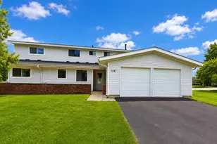 1187 Foxboro Ct, Schaumburg, IL 60193 - Photo 1