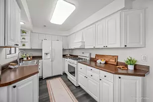 1187 Foxboro Ct, Schaumburg, IL 60193 - Photo 16
