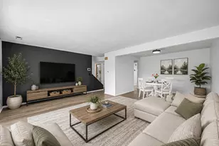 1187 Foxboro Ct, Schaumburg, IL 60193 - Photo 4