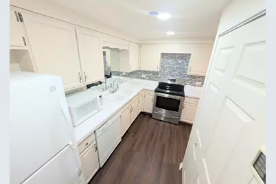3505 Lakeview Drive #104, Hazel Crest, IL 60429 - Photo 2