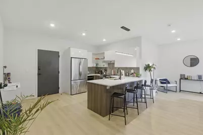 948 W Sunnyside Avenue #213, Chicago, IL 60640 - Photo 2