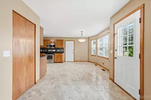 2513 Briarwood Ct, Aurora, IL 60506 - Photo 10