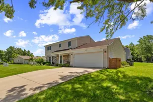 407 N Braintree Dr, Schaumburg, IL 60194 - Photo 2