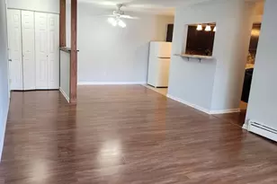 1085 Knoll Ln, Hoffman Estates, IL 60194 - Photo 4