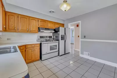 8133 Hamlin Avenue, Skokie, IL 60076 - Photo 12