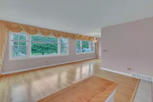 8133 Hamlin Ave, Skokie, IL 60076 - Photo 4