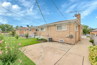 8133 Hamlin Avenue, Skokie, IL 60076 - Photo 44