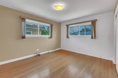 8133 Hamlin Avenue, Skokie, IL 60076 - Photo 16