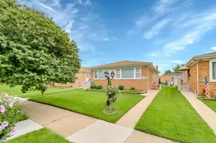 8133 Hamlin Ave, Skokie, IL 60076 - Photo 2