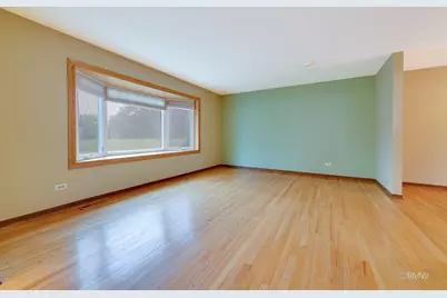 607 W Montrose Avenue, Wood Dale, IL 60191 - Photo 6