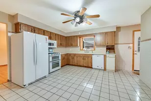 607 W Montrose Ave, Wood Dale, IL 60191 - Photo 12