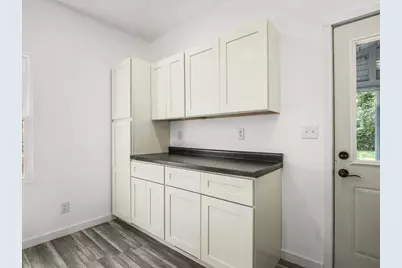 655 W Clark Street, Freeport, IL 61032 - Photo 14