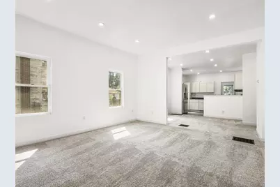 655 W Clark Street, Freeport, IL 61032 - Photo 6