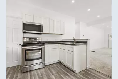 655 W Clark Street, Freeport, IL 61032 - Photo 12