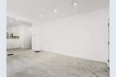 655 W Clark Street, Freeport, IL 61032 - Photo 8