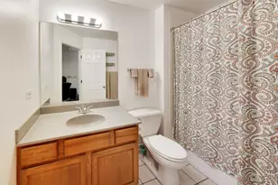 2011 W Chase Ave, Chicago, IL 60645 - Photo 16
