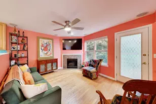 2011 W Chase Ave, Chicago, IL 60645 - Photo 4