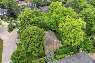 325 Versailles Dr, Northbrook, IL 60062 - Photo 30