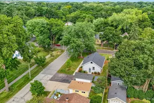 701 Monroe Ave, Saint Charles, IL 60174 - Photo 2