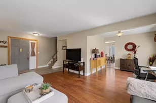 520 Dover Dr, Roselle, IL 60172 - Photo 6