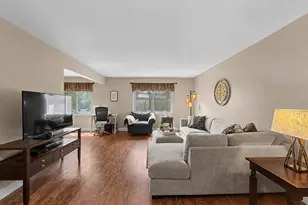 520 Dover Dr, Roselle, IL 60172 - Photo 4