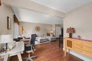 520 Dover Dr, Roselle, IL 60172 - Photo 8