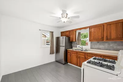 6122 W 83rd Street, Burbank, IL 60459 - Photo 8